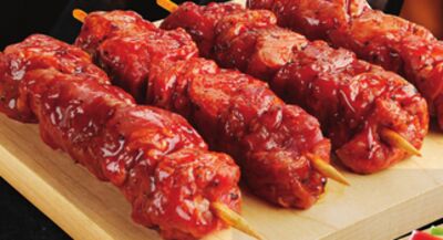 SOUVLAKIS DE BŒUF, DE POULET OU DE PORC MARINÉS FRAIS C'EST PRÊT! À CUIRE