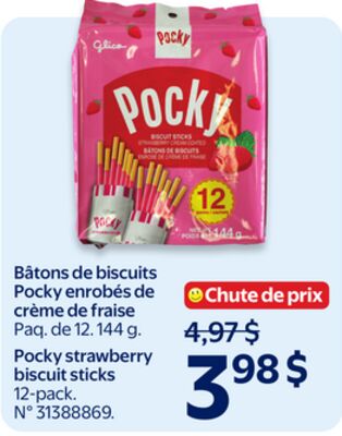 Bâtons de biscuits pocky enrobés de crème de fraise