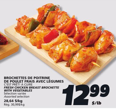 Brochettes de poitrine de poulet frais avec légumes
